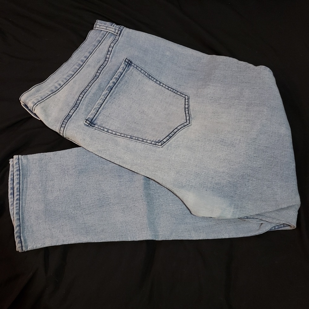 Old Navy Boyfriend Distressed Capris